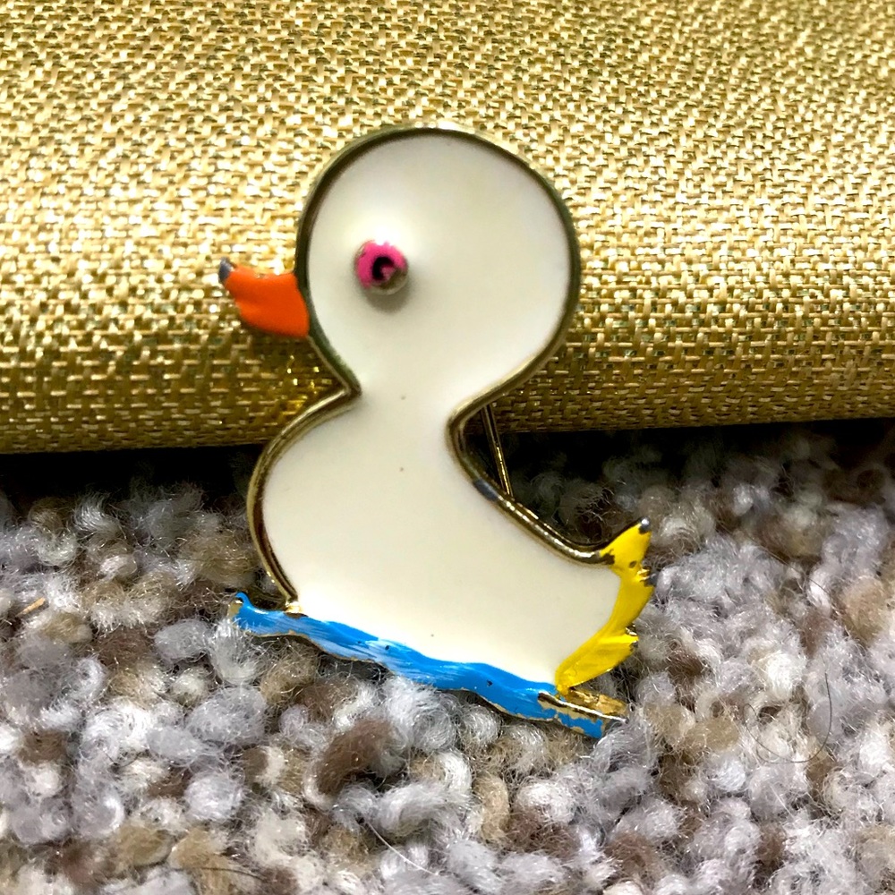 Adorable vintage duck brooch pin